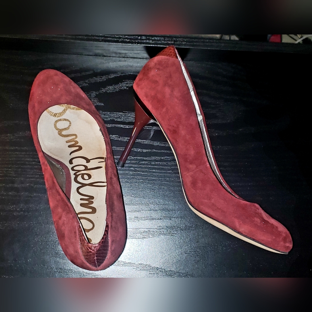 Beautiful SAM EDELMAN Suede Pumps! Sz 7.5 Women's. Pristine Condition.
